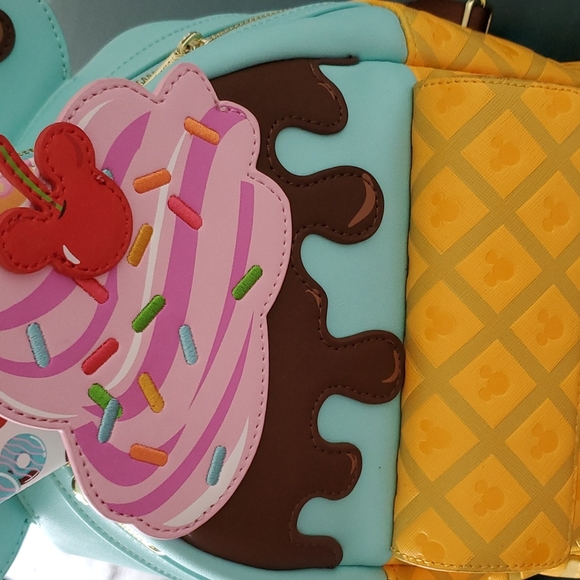 Loungefly cupcake backpack with wallet - Picture 6 of 6